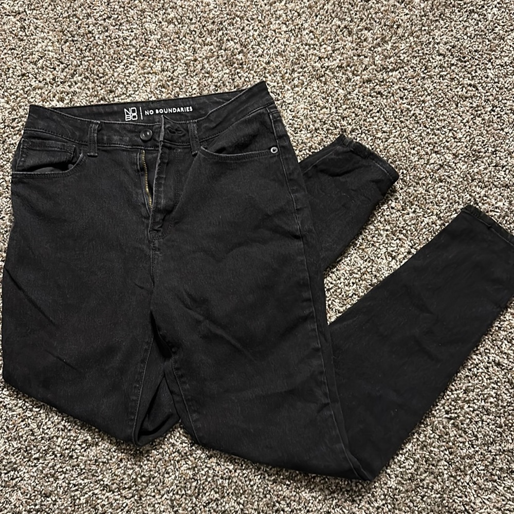 No boundaries non ripped black jeans. Worn once in perfect condition!